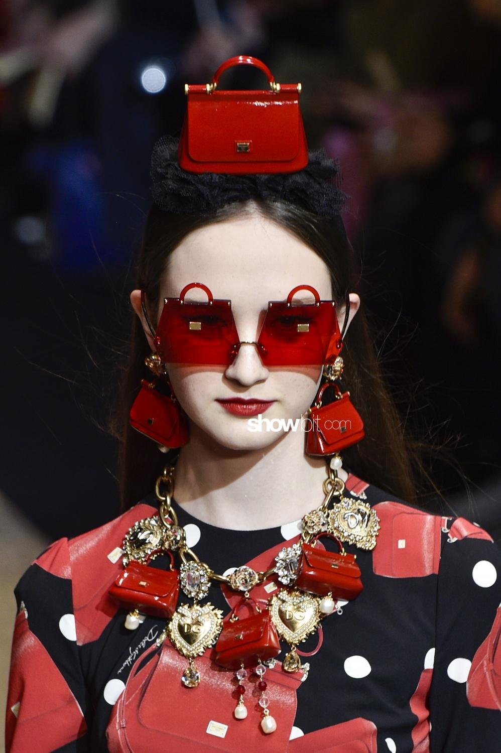 Dolce & Gabbana close-up Woman Fall 2018 Milano