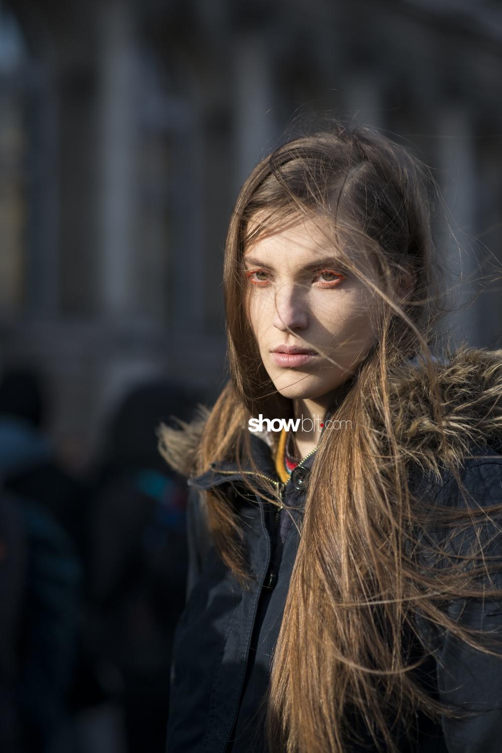 Dries Van Noten people street style Woman Fall Winter 2018 Paris