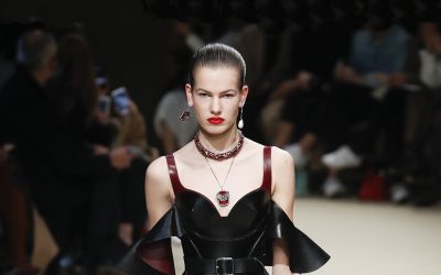 Alexander McQueen: Metamorfosi. Una soffice armatura per le donne