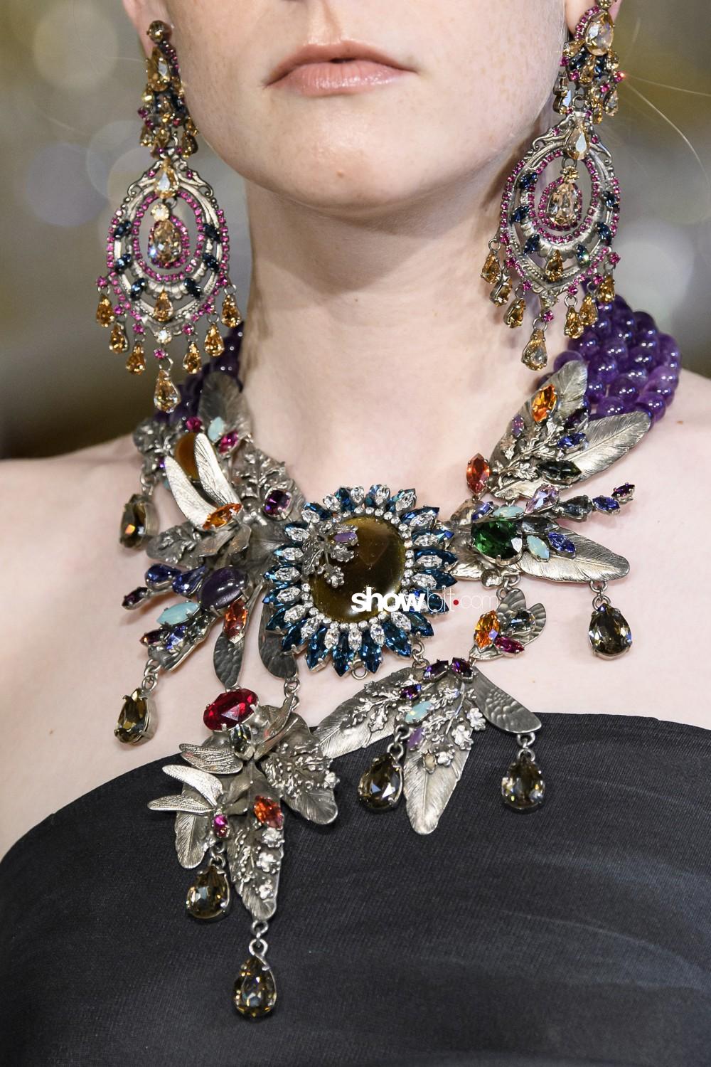 Baroqco close-up Haute Couture Spring 2019 Paris Accessories