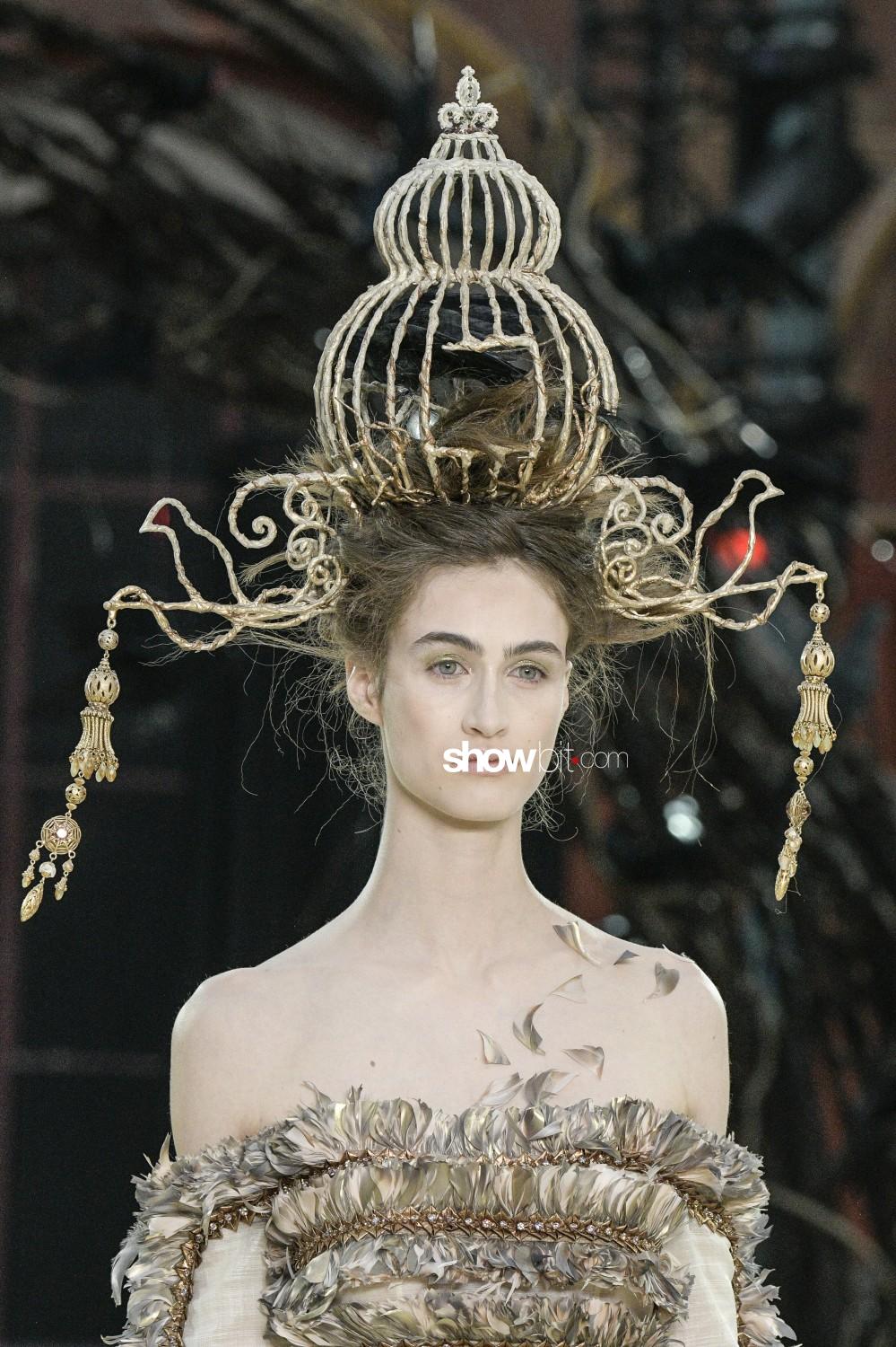 Guo Pei close-up Haute Couture Fall Winter 2019 Paris Accessories