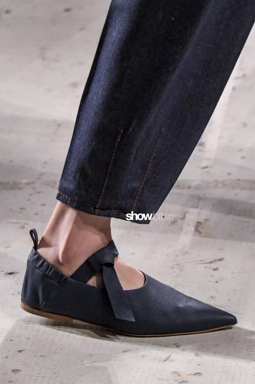 Agnona close-up Women Fall Winter 2020 Milano shoes - ShowBit